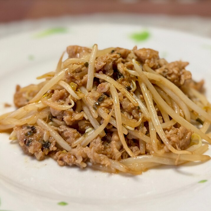 作り置きのニラ醤油麹で!豚肉ともやしの☆炒めもの